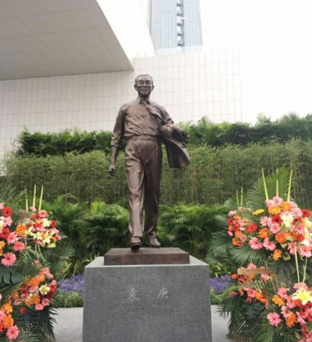 袁庚雕塑南山揭幕傳遞“向前走，莫回頭”的時(shí)代精神