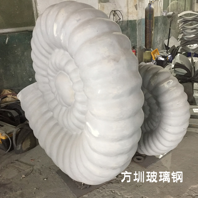 玻璃鋼雕塑出現(xiàn)裂縫需要怎么處理