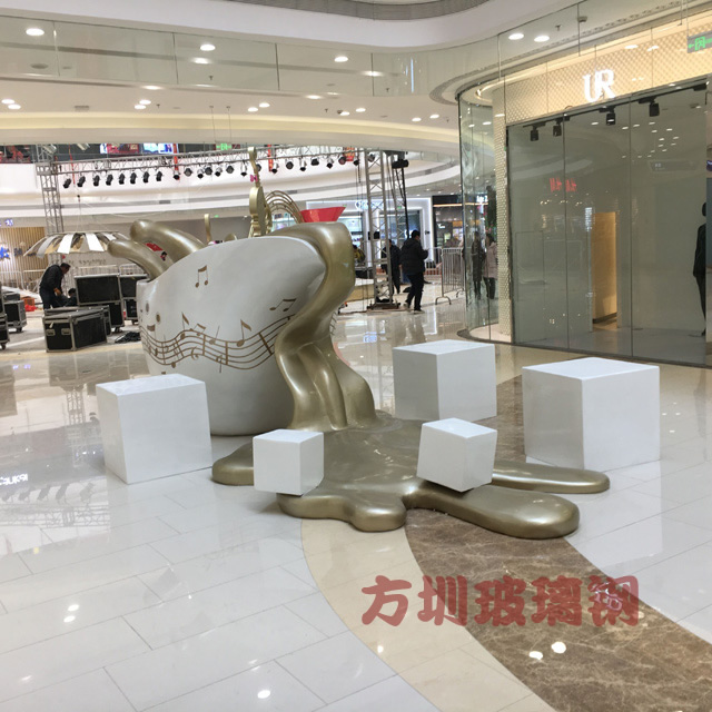 商業(yè)美陳雕塑為什么用玻璃鋼的？