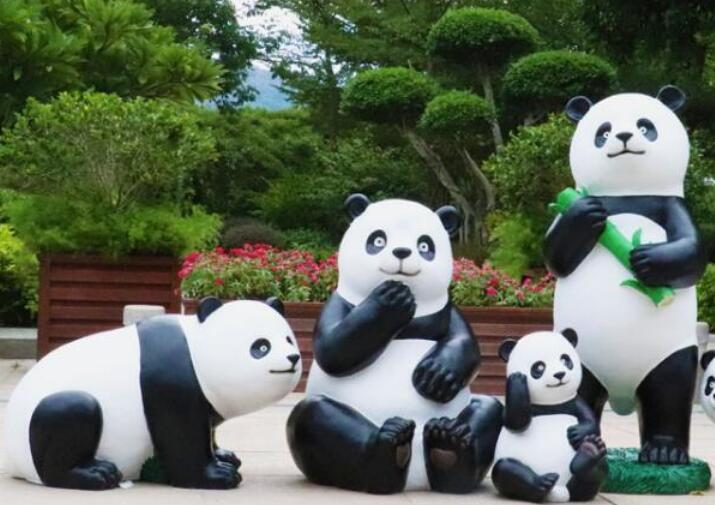 玻璃鋼熊貓雕塑，國寶雕塑真是受歡迎!