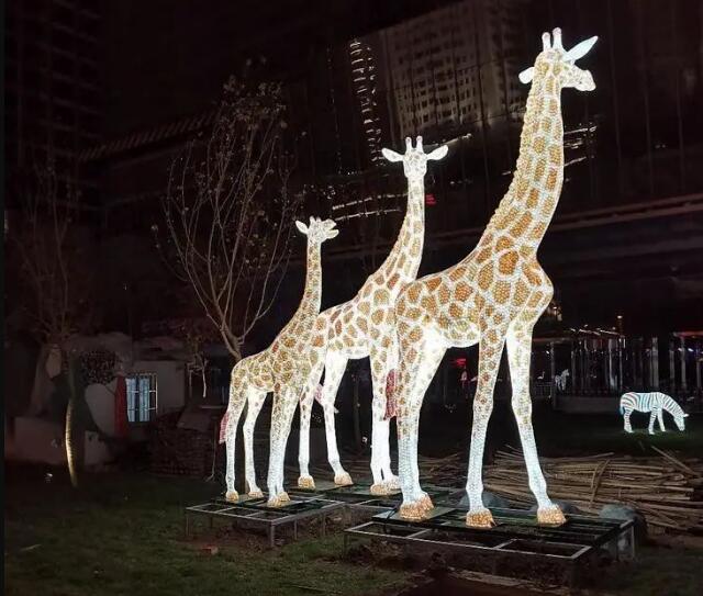 玻璃鋼發(fā)光雕塑，夜游與美景的交融