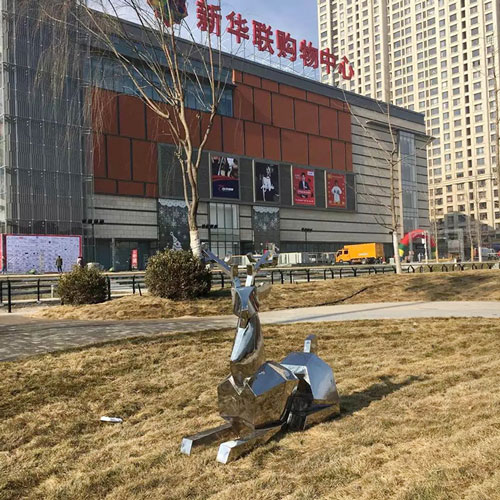 新華聯(lián)不銹鋼鹿雕塑